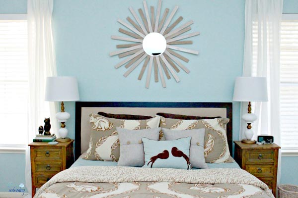 Featured image of post Blue And Silver Bedroom Ideas - Gray on the floor, white on the ceiling, navy blue in the back in a room flooded by light;
