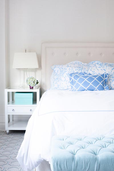 Featured image of post White And Light Blue Bedroom Ideas / White and blue bedroom colors, white furniture, light blue interior paint and chest.